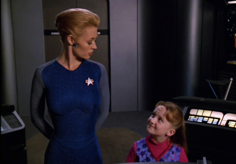 Seven of Nine talking to Naomi