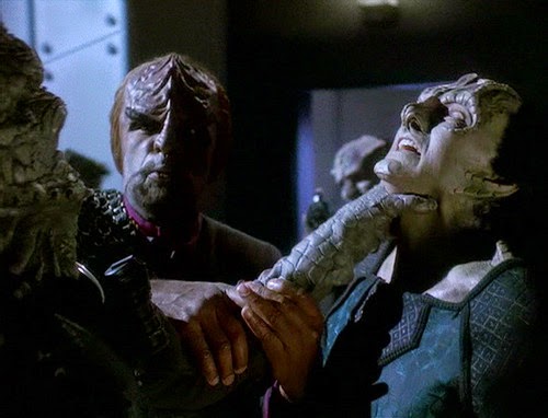 A Jem'hadar soldier chokes Garak in front of Worf