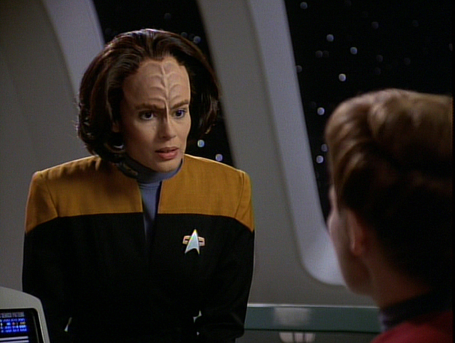Janeway talks to B'Elanna in Parallax