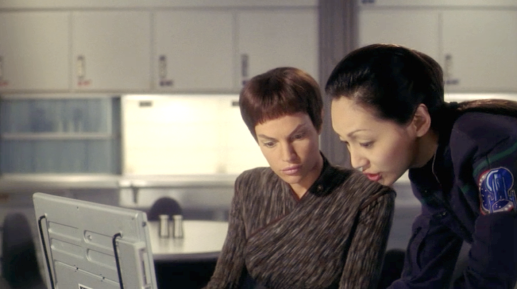 T'Pol and Hoshi in "Vox Sola"