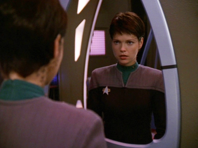 Ezri sees her reflection in the mirror