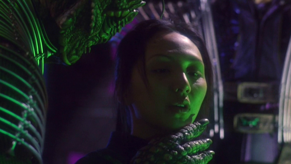 Hoshi in "Countdown" with a Xindi reptilian hand around her throat 