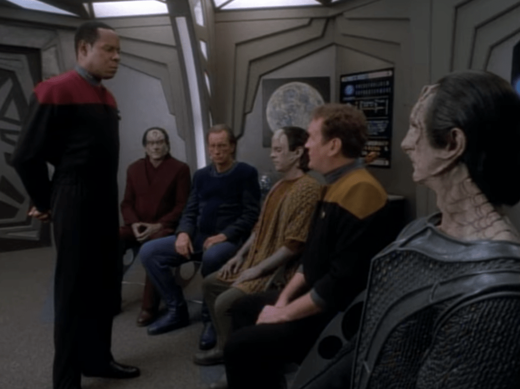 Sisko addresses the disputing parties