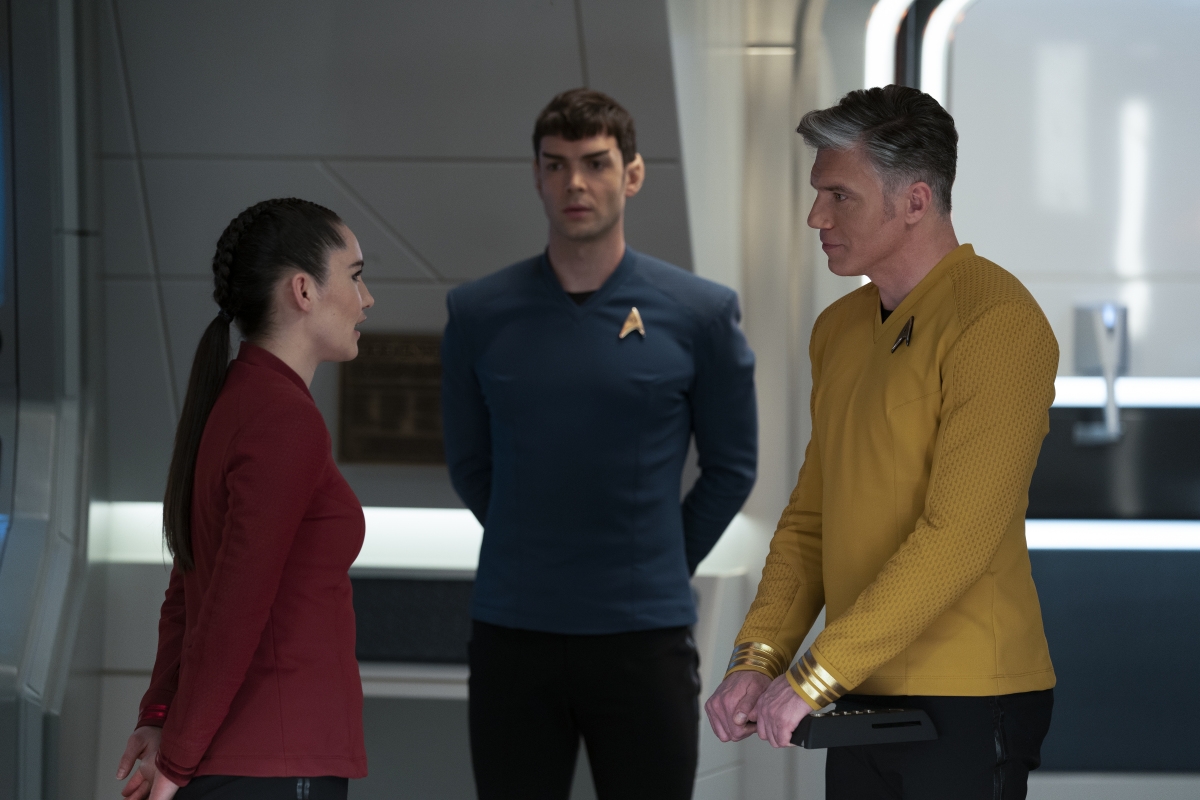 Christopher Pike (Anson Mount) meets his new security chief and acting First Officer La'an Noonien-Singh (Christina Chong), while Spock (Ethan Peck) looks on.