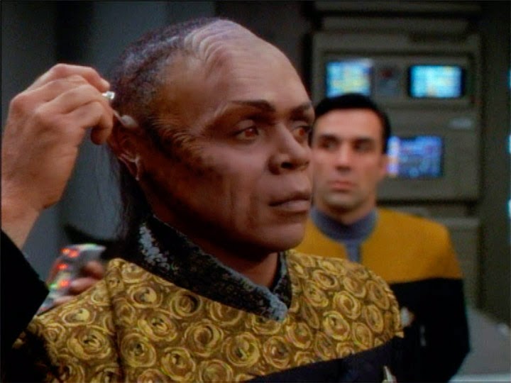 Tuvix being scanned in Sickbay