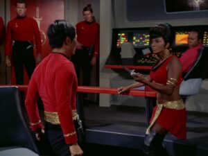 Uhura brandishes two daggers at Sulu in "Mirror, Mirror"