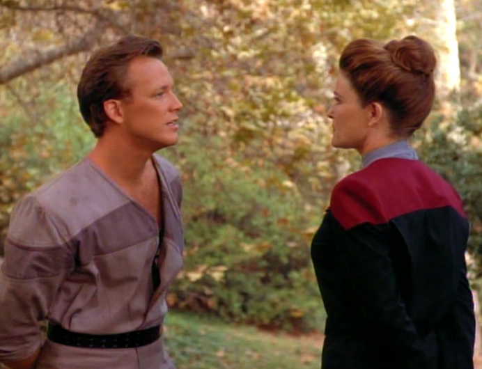 Janeway and Paris talk at the beginning of "Caretaker"