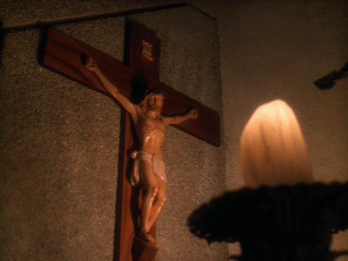 The crucifix in da Vinci's workshop on the holodeck